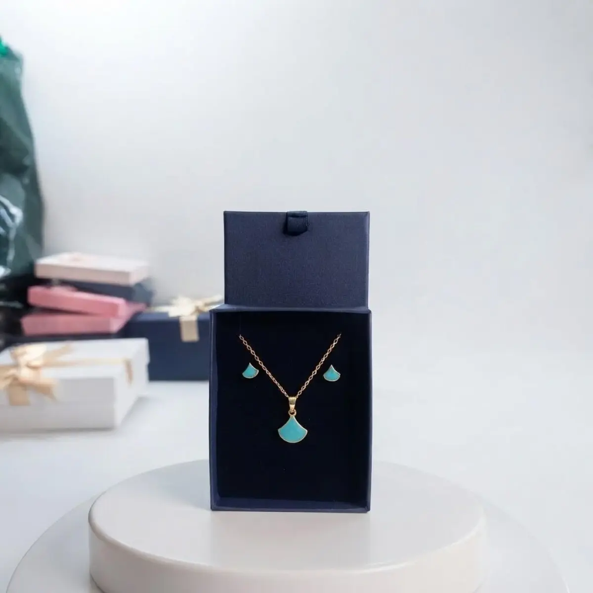 Gold-Plated Lightweight Jewelry Set for Women