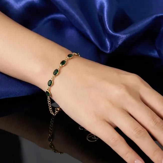 Gold-Plated Lightweight Bracelet for Women – Durable & Long-Lasting Shine